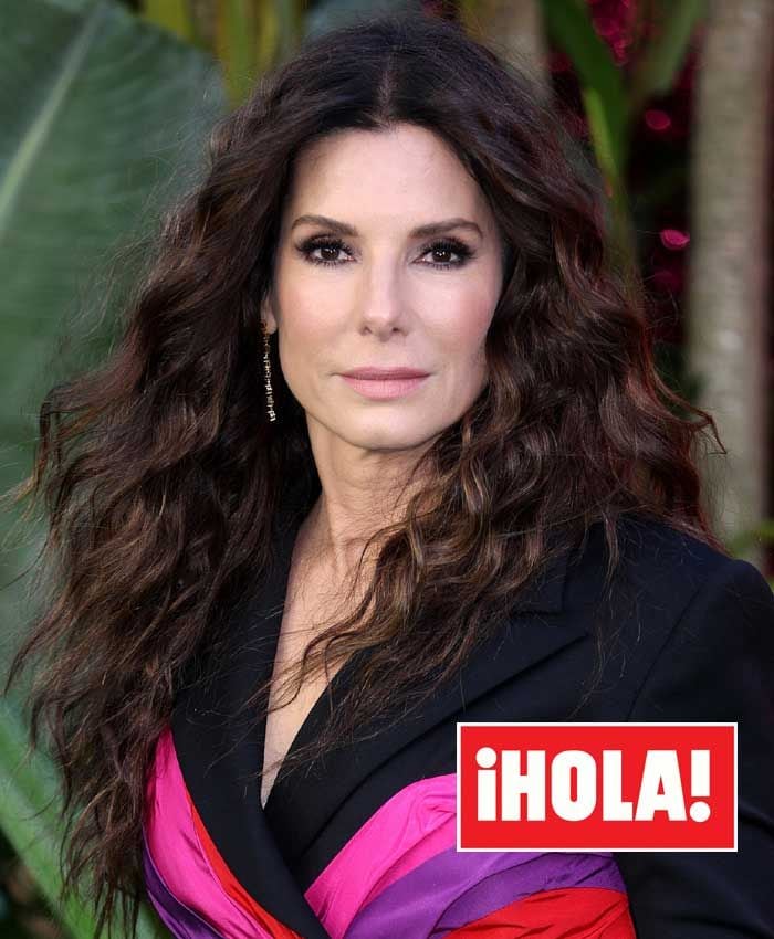 Sandra Bullock arrasa con rizos salvajes y pestañas XXL