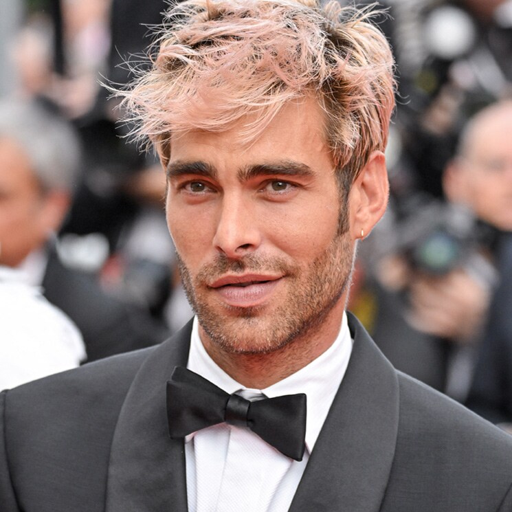 Jon Kortajarena sorprende con el pelo rosa en Cannes