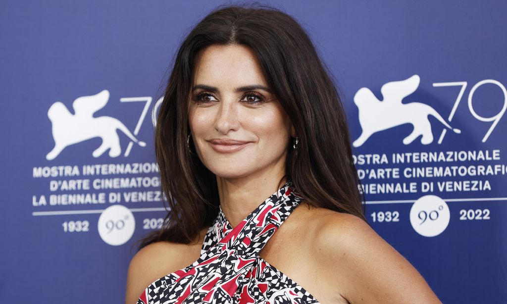 El look del día a la noche de Penélope Cruz en Venecia (con cambio de manicura incluido)