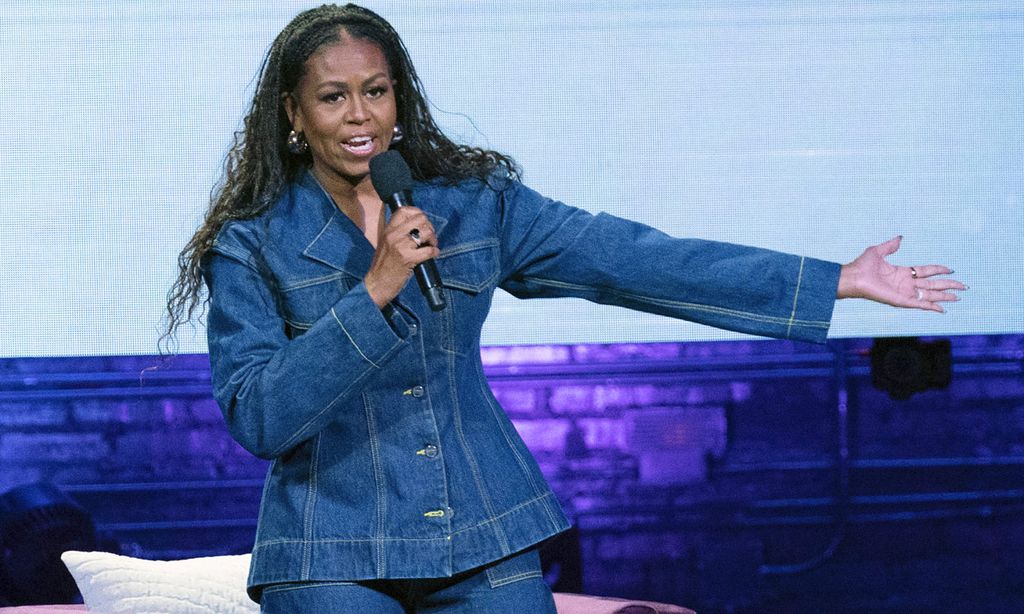 Melena XXL y look vaquero: Michelle Obama muestra su imagen más moderna y juvenil