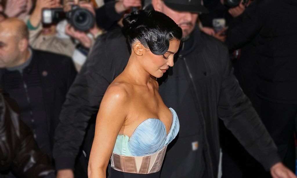 De los recogidos arquitectónicos a peinados 'pin up': Kylie Jenner acierta con looks de impacto