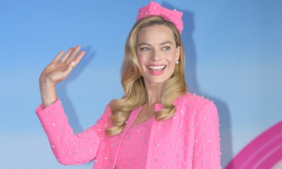 Margot Robbie arrasa como Barbie en su gira mundial con estos nueve looks de belleza