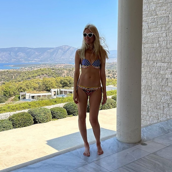 El cuerpazo de Claudia Schiffer en su 53 cumpleaños: la 'top model' sigue siendo la reina del bikini