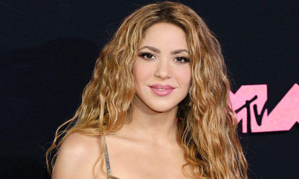 Shakira posa sin maquillaje y su pelo natural para celebrar su nuevo éxito