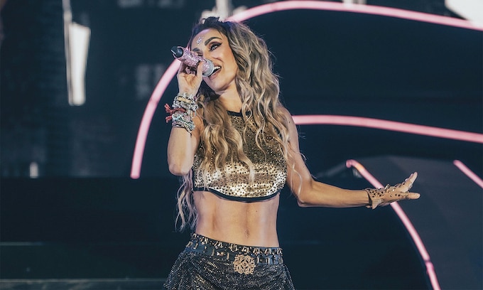 Anahí muestra sus abdominales de acero en la gira RBD