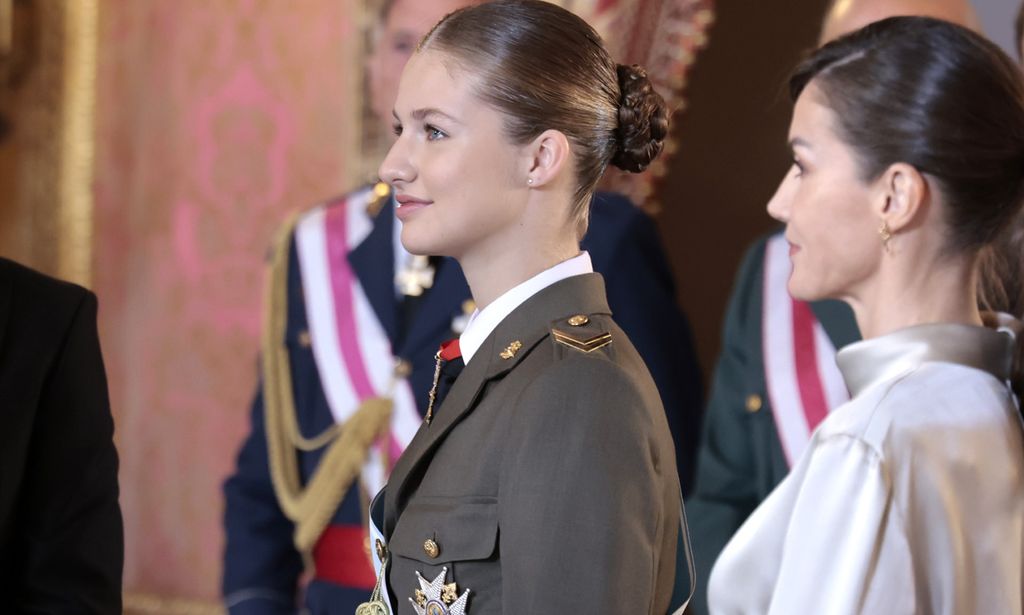 Cómo conseguir el moño trenzado con el que la princesa Leonor da un toque de tendencia a su look militar