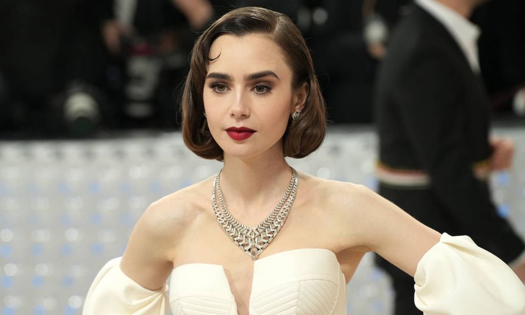 Lily Collins es la reina de las fotos sin maquillaje y sus últimos tres 'selfies' lo demuestran