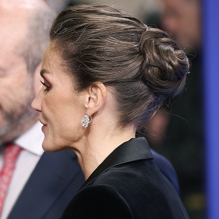 El moño 'caracola' de la reina Letizia, a examen