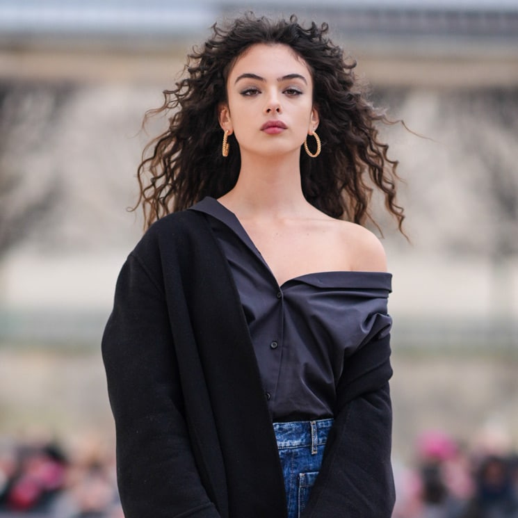 Deva Cassel, hija de Monica Bellucci, es la chica de moda que triunfa de Milán a París