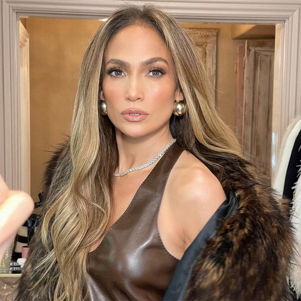 Las inusuales fotos de Jennifer Lopez: con el pelo mojado y sin maquillaje