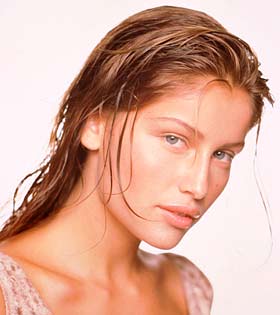 El cutis de los famosos (IV): Laetitia Casta