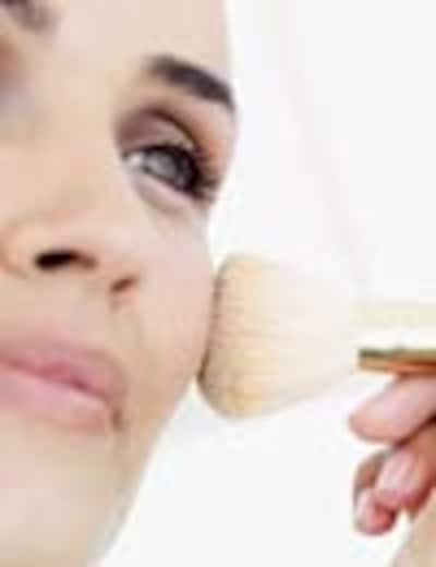 Lección de maquillaje: ¿Quieres sacar el máximo partido a los polvos translúcidos?