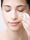 Tips de belleza: ¿es imprescindible usar un desmaquillante específico para los ojos?