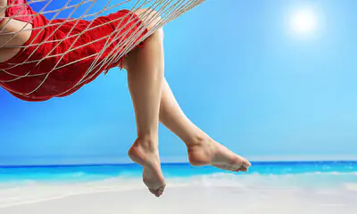 Cuidados en verano, ¿cómo evitar la hinchazón de los pies?