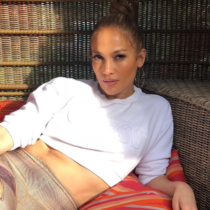 Sí, conseguir un vientre plano como el de Jennifer Lopez sin hacer abdominales es posible