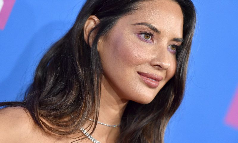 Un aguacate diario y otros detalles de la dieta rica en grasa de Olivia Munn