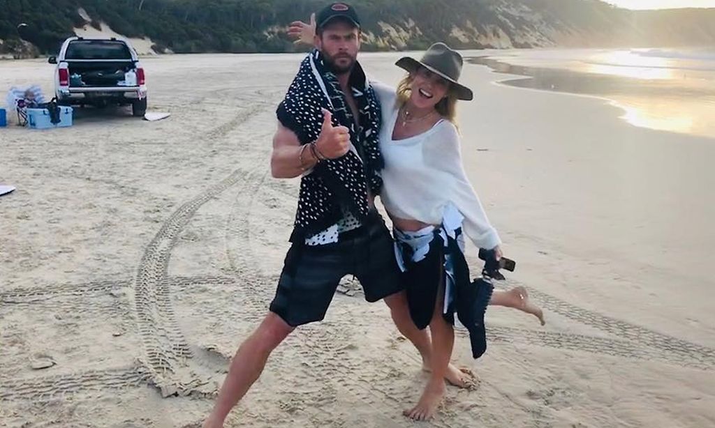 Andar descalza como Elsa Pataky o Shakira, ¿es realmente bueno?