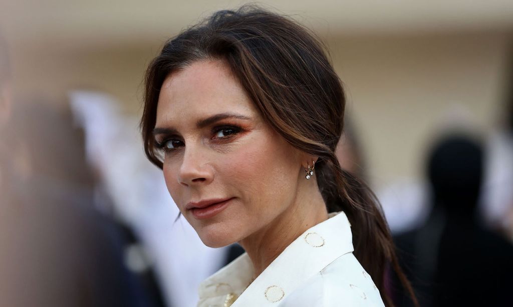 Victoria Beckham, otra 'celebrity' rendida a las máscaras LED: ¿cuál es su efecto?