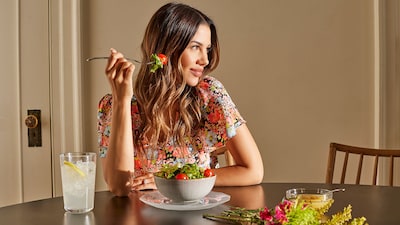 Fresas, tomate, zanahoria y aguacate: qué comer para estar morena, reducir arrugas o evitar el acné