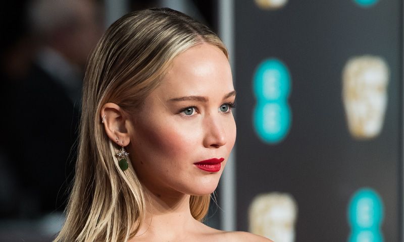 Jennifer Lawrence tiene el maquillaje de noche que te servirá para el día