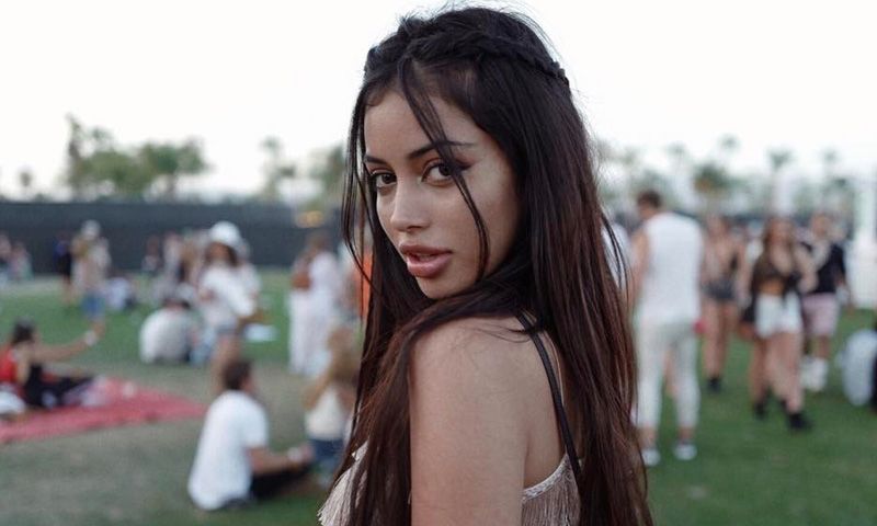 Con este sencillo truco de maquillaje Cindy Kimberly consigue más volumen en sus labios