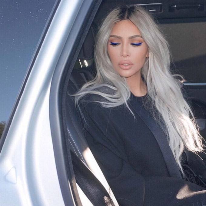 Hay una razón por la que Kim Kardashian utiliza 'eyeliner' azul 