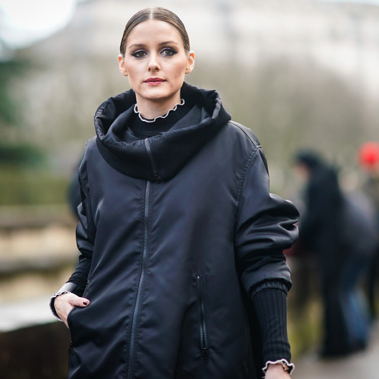 Olivia Palermo y su coleta minimalista, el peinado que mejor funciona con toda su ropa