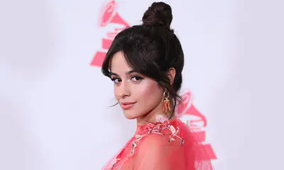 El éxito de Camila Cabello está en este maquillaje: 'glossy eyes'