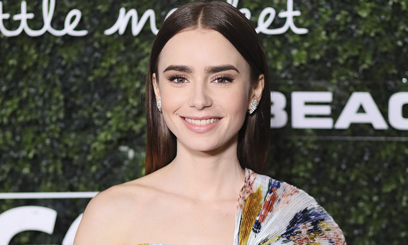 Las pecas y el maquillaje natural están de moda, Lily Collins (también) lo confirma