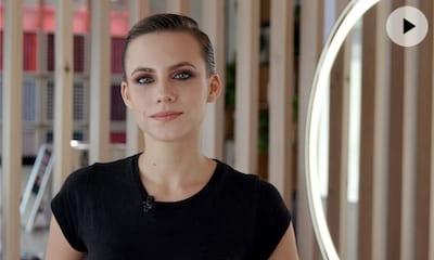 Aura Garrido para HOLA.com: la actriz convierte el pelo corto en el peinado más versátil