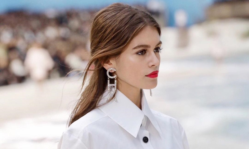 Hay un ritual que deberías aprender del maquillador de Kaia Gerber