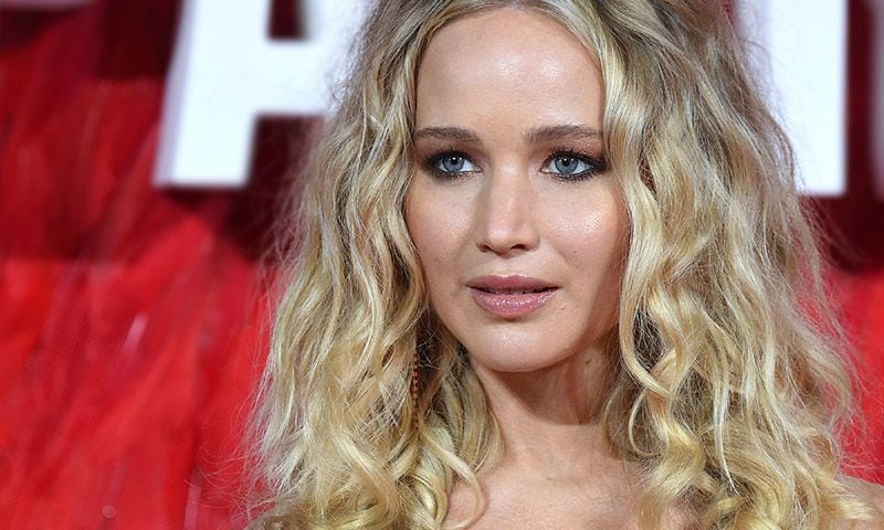Copia el maquillaje natural de Jennifer Lawrence que podrás llevar al trabajo o a una boda