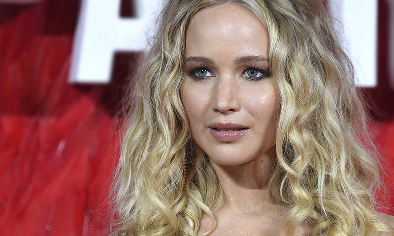 Copia el maquillaje natural de Jennifer Lawrence que podrás llevar al trabajo o a una boda