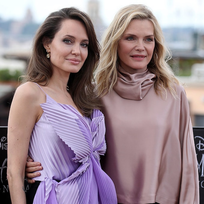 Por qué el peinado de fiesta que ha unido a Angelina Jolie y Michelle Pfeiffer favorece a cualquier edad