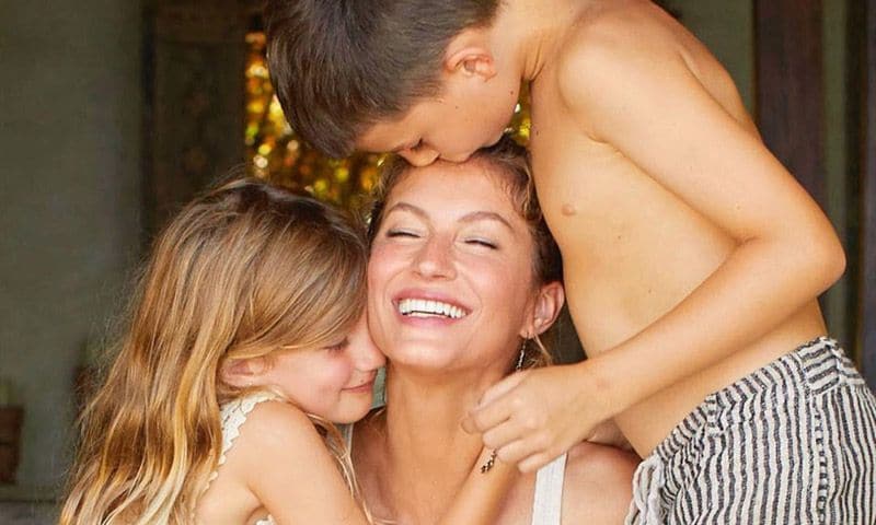 Si vas a cortar el pelo a tus hijos en casa, sigue estos consejos de experta