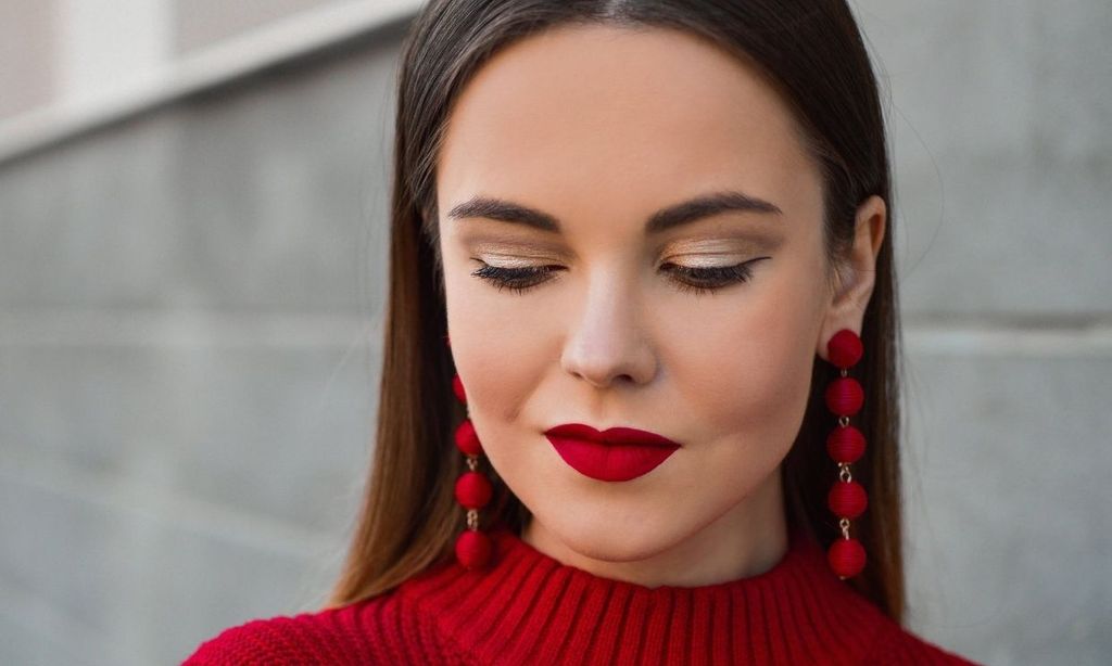 ¿Qué es el 'aker fassi'? El truco natural para unos labios rojos que no dejas de ver en redes