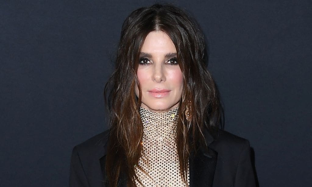 Sandra Bullock usa el truco de belleza favorito de la generación Z