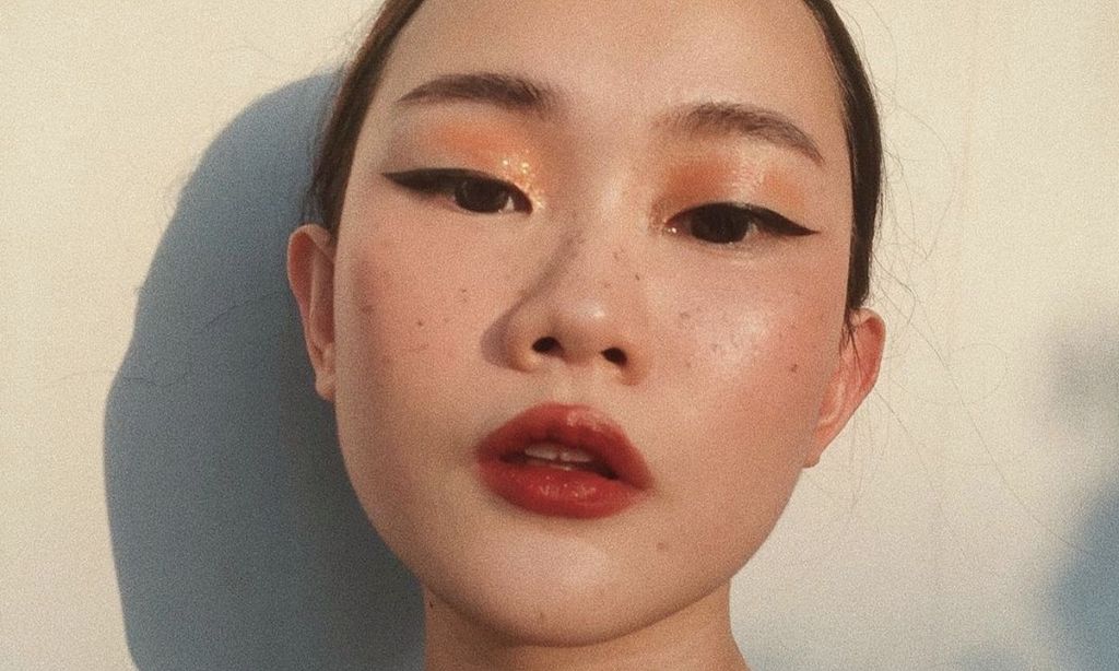 'Choco chips', el maquillaje más viral realza pecas y lunares