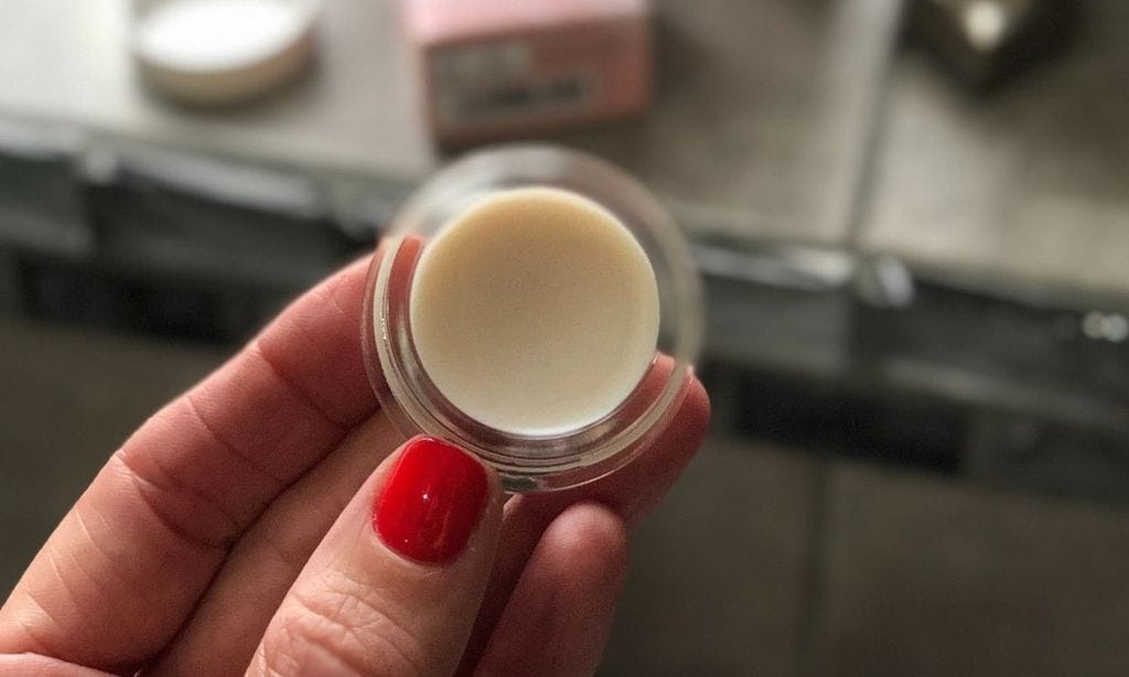 El truco de belleza viral más práctico: cómo crear tu propio bálsamo labial natural