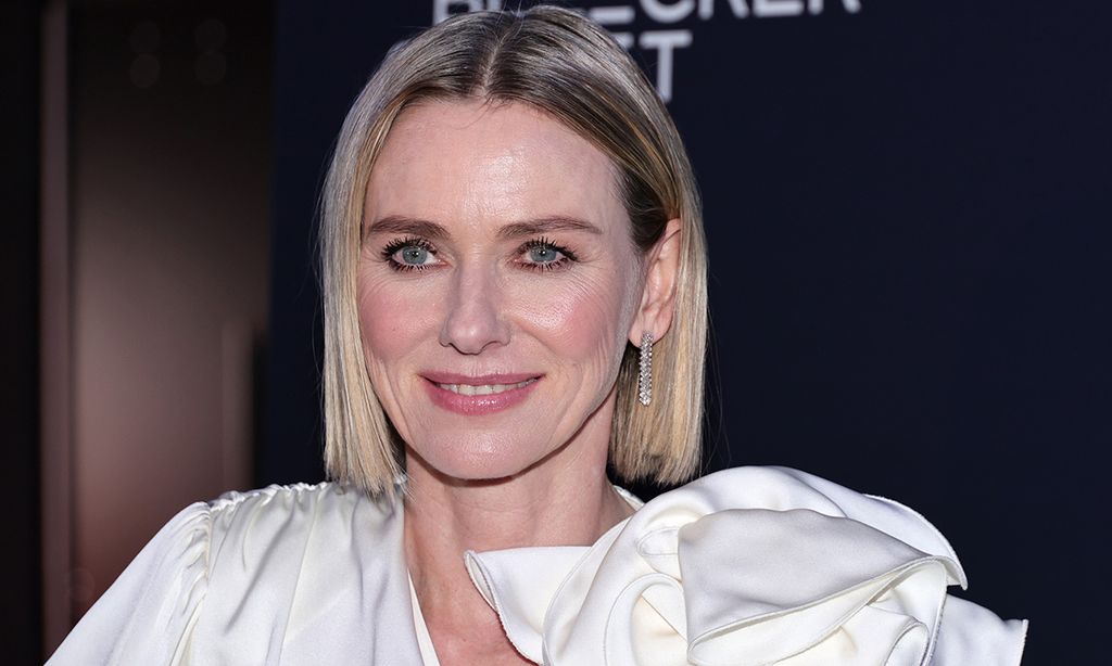 A los 53 años, Naomi Watts luce como nadie el corte preferido de la generación Z