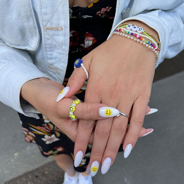 Manicura frutal a la de 'emojis': diseños frescos y coloridos para verano