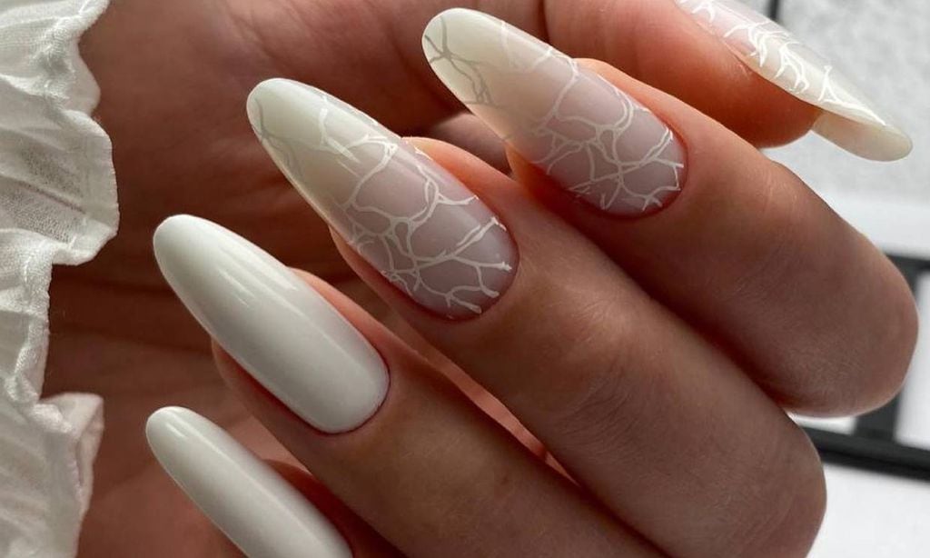 Ideas de manicuras blancas para uñas largas o cortas en invierno - Foto 1