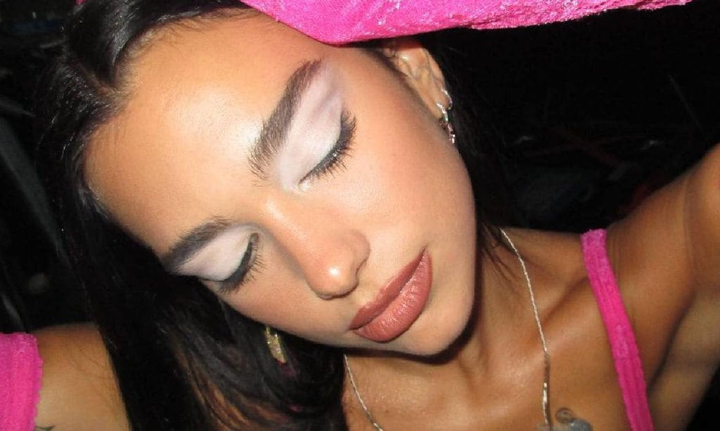 'Snow Angel': aprende a copiar el maquillaje de ojos con efecto luz de las chicas más 'cool'