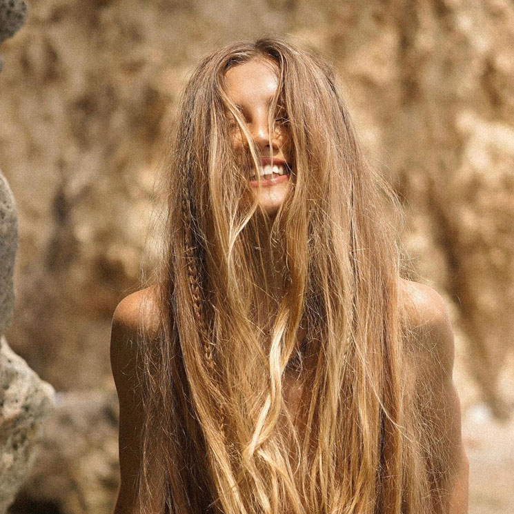 El secreto de las melenas rubias naturales que más te gustan son las mechas beis