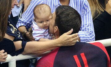 Michael Phelps celebrates Olympic gold with a kiss for baby Boomer 