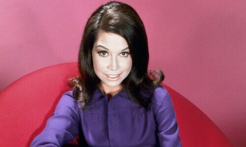 Mary Tyler Moore dies at the age of 80