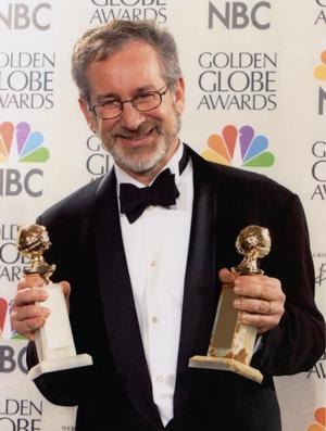 Steven Spielberg recibió la medalla que le convierte en Caballero del Imperio Británico