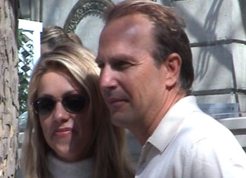 Kevin Costner en España junto a su novia, Christine Baumgartner