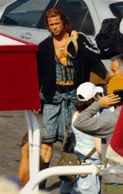 Brad Pitt, un atractivo 'Aquiles' del siglo XXI. Las imágenes del rodaje de 'Troy' en Malta