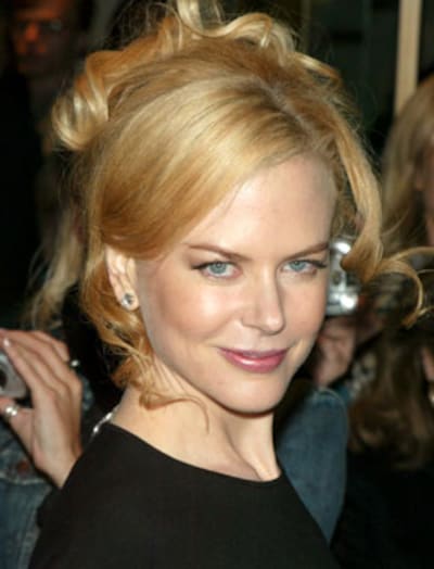 Ajena a los rumores de su romance con Lenny Kravitz, Nicole Kidman derrochó 'glamour' en el estreno de 'Dogville'